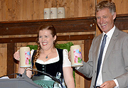 Franziska Wanninger und Kurt Knapp, stellv. Leiter und Leiter der Wirtschaftsförderung in Vertretung von Bgm. Josef Schmid (©Foto: Ingrid Grossmann)